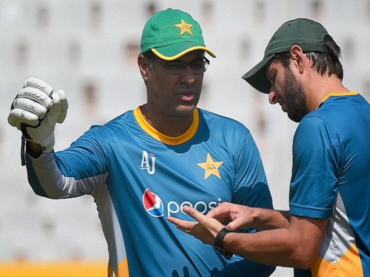 Pakistan working out rotation policy for pacers, says Waqar Younis