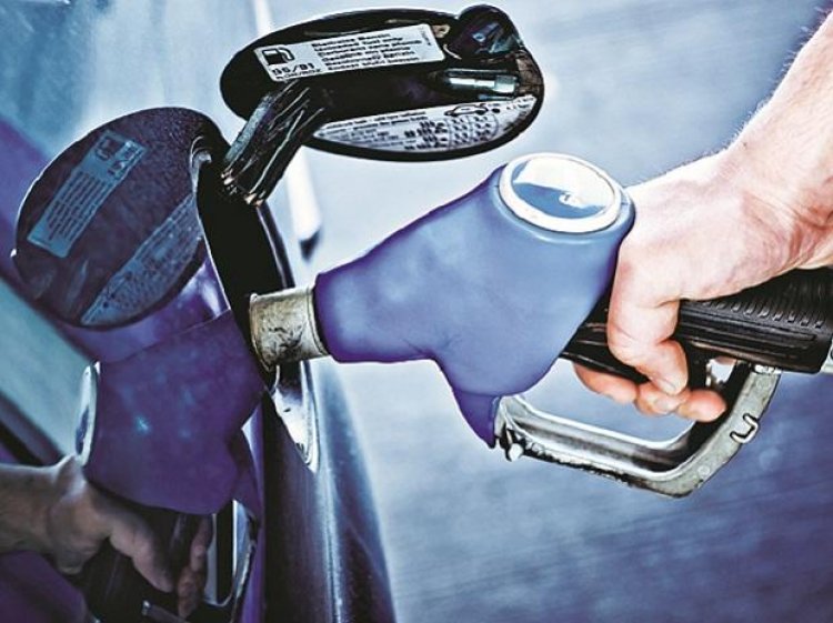 Petrol price with additives tops Rs 100 in Maharashtra's Parbhani district