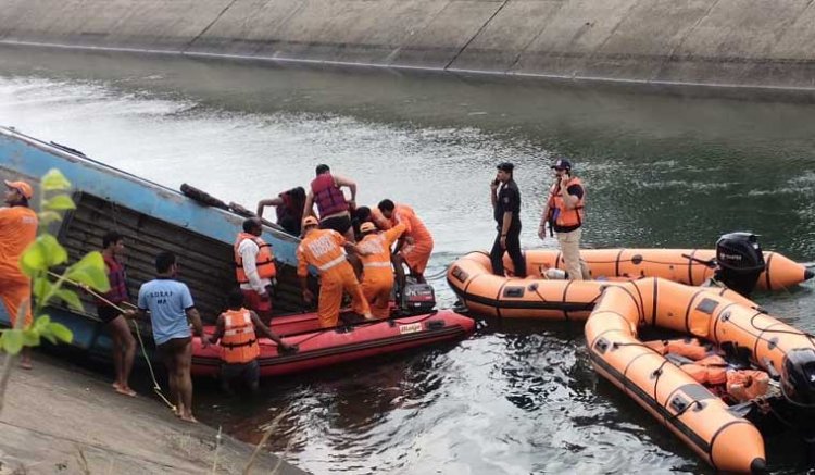 MP: Bus falls into canal, several passengers missing; rescue ops on