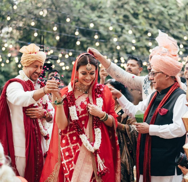 Dia Mirza ties the knot with  private equity professional Vaibhav Rekhi at her Bandra residence in a ceremony solmenised by a female priest