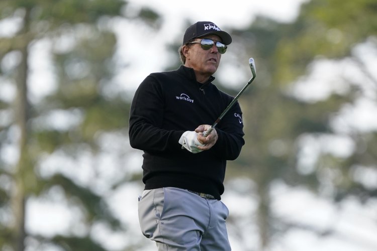 Phil Mickelson returns to seniors with appearance in Arizona