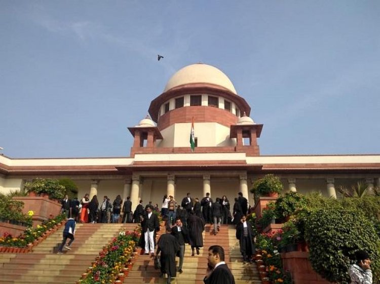 Conduct further probe into role of cops in ISRO espionage case: SC asks CBI