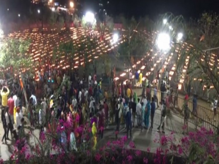 16 lakh earthen lamps lit in Indore; Kailash Vijayvargiya, others participate