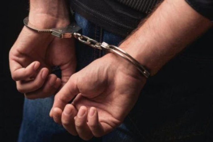 UP: Cloth merchant, six others held on theft charge