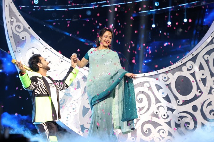 Hema Malini performed on the song Dream girl with Danish on the sets of Indian Idol Season 12