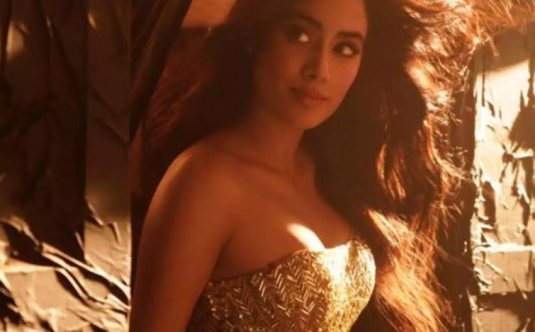 Janhvi Kapoor sets the dance floor on fire with 'Nadiyon Paar' from 'Roohi'