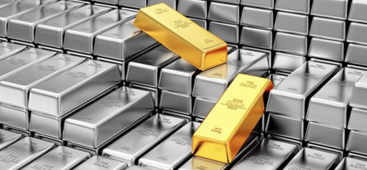 Gold falls marginally; silver declines Rs 909