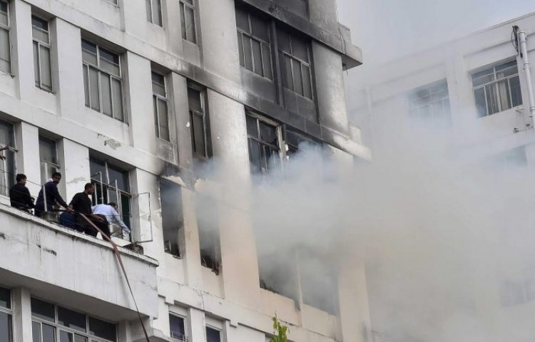 Fire breaks out in multi-storeyed building