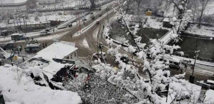 Snowfall in upper reaches of Kashmir, rains in plains