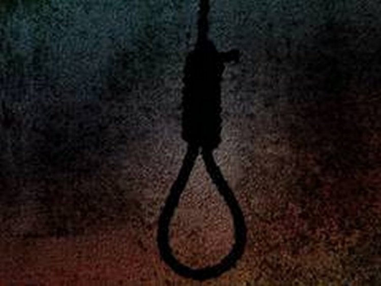 Latur: Peon hangs self in office