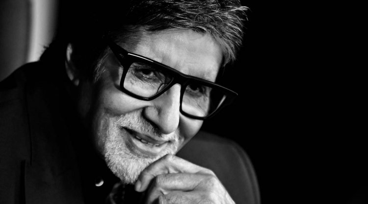 Amitabh Bachchan undergoes second eye surgery