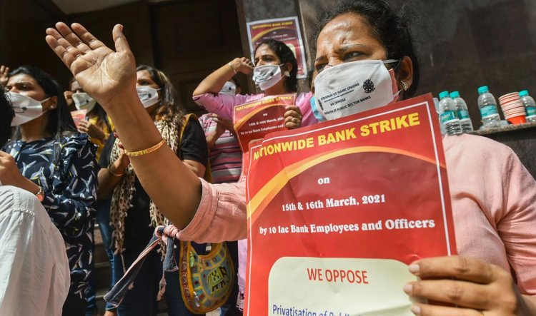Banking services in Maharashtra hit as 40,000 bank employees, officers join two-day strike