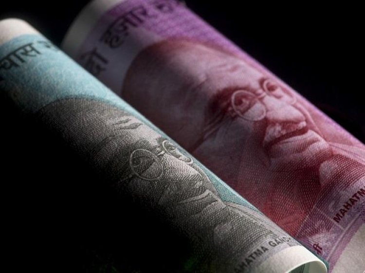 Rupee depreciates 3 paise to Rs 72.56 against US dollar in early trade