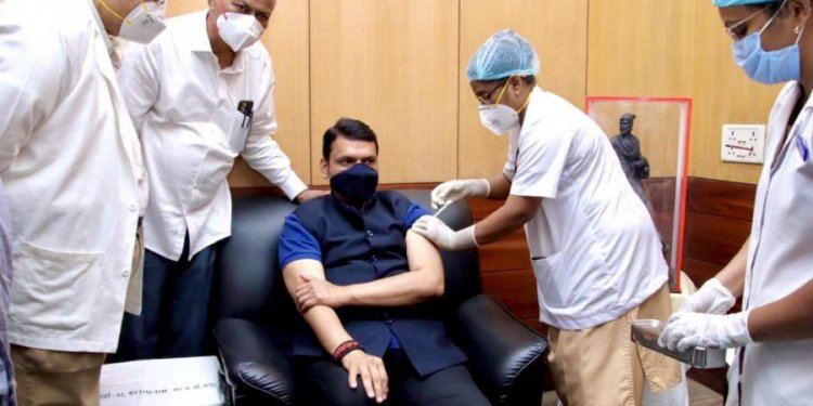 COVID-19: Fadnavis, Darekar get first vaccine shot