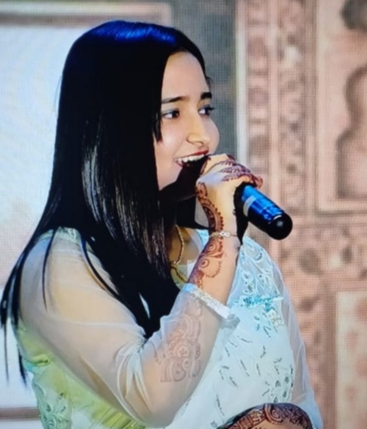 Chandni Vegad receives Best Singer Award at Gujarat Cine Media Awards function