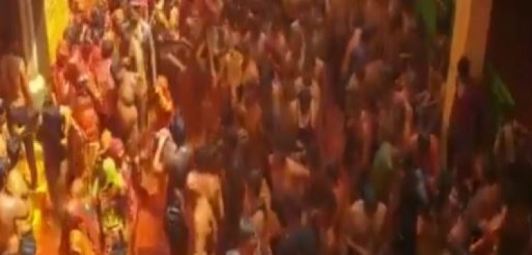 COVID-19: Devotees gather in huge number to play 'Kapda Fad' Holi in Mathura