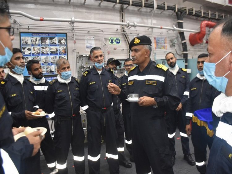 Vice Admiral Hari Kumar visits Maharashtra Naval Area HQ for briefing on operational activities