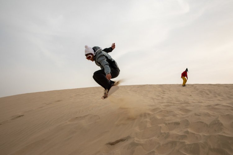 Snowboarders set to swap snowy slopes for sand dunes of Qatar