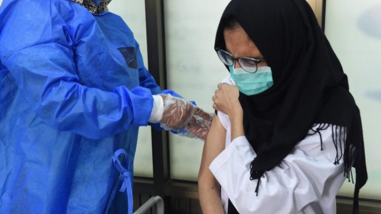 Pakistan scrambles to speed up vaccination amid surge in COVID-19 cases