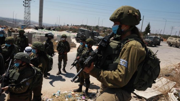Israeli police clash with Palestinian crowd in Jerusalem