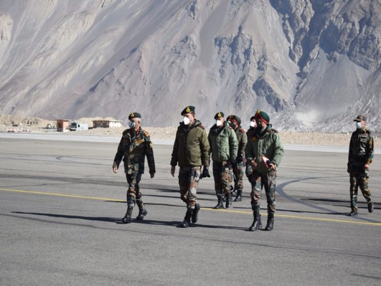 Army chief visits Siachen, Eastern Ladakh, reviews operational situation