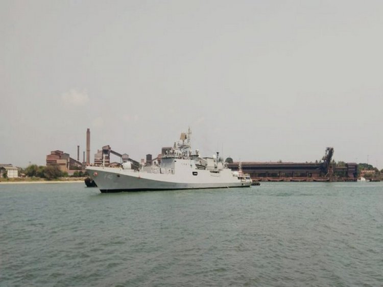 INS Talwar arrives in New Mangalore with first consignment of Oxygen from Bahrain