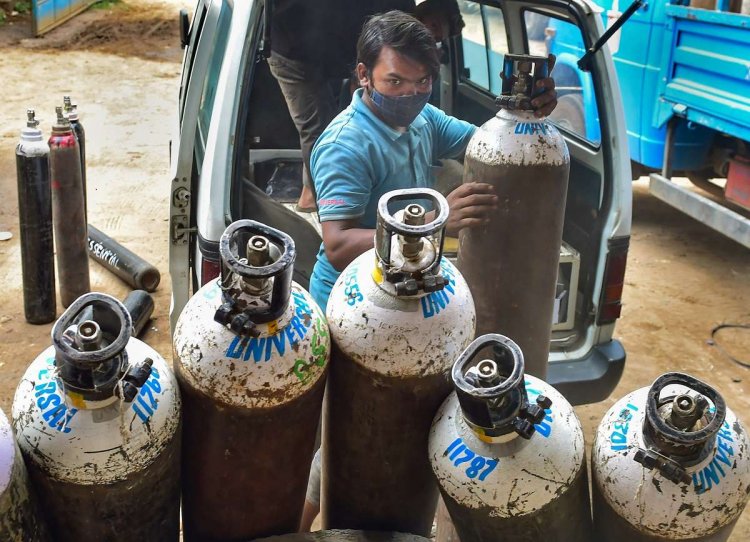 Guj: Three held for black marketing of oxygen cylinders