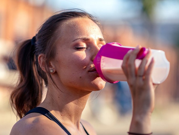 Pink-coloured sports beverages can boost exercise performance: Study
