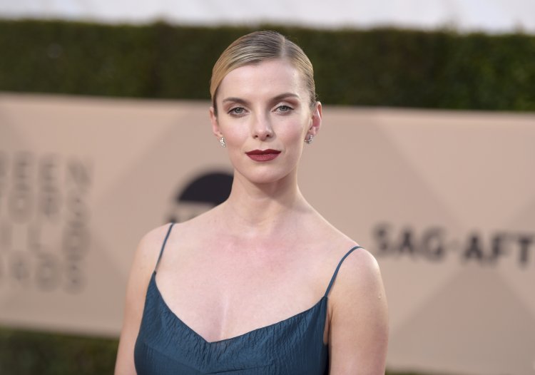 Betty Gilpin comes aboard Starz series 'Gaslit'
