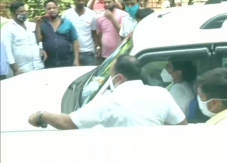 Mamata arrives at CBI office after arrest of Bengal ministers, MLA in Narada case