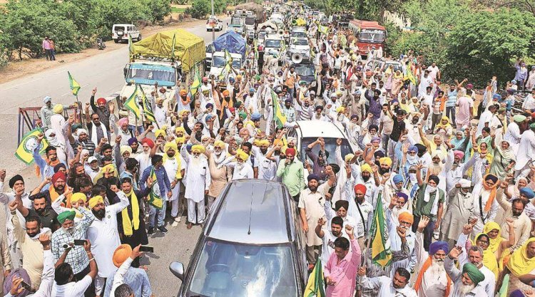 Punjab farmers march towards Delhi borders