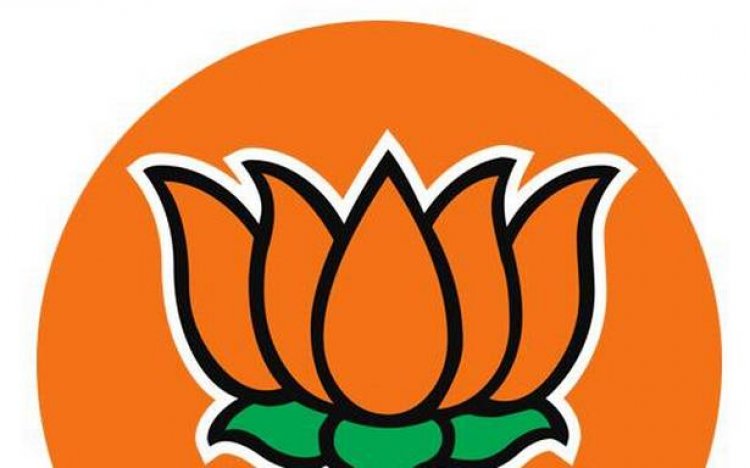Cong weakening India's fight against Covid: BJP