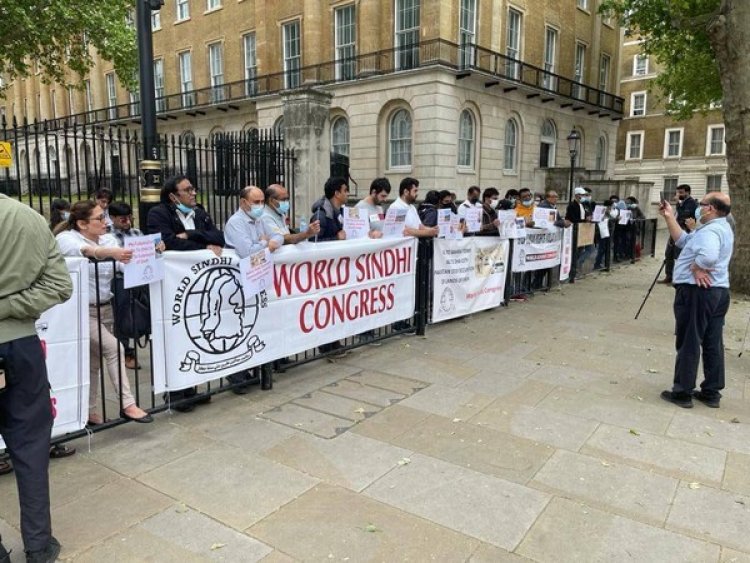 Rights group holds protest in London against land grab in Pak's Sindh