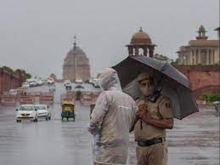 Heavy rains cause extensive waterlogging in Delhi