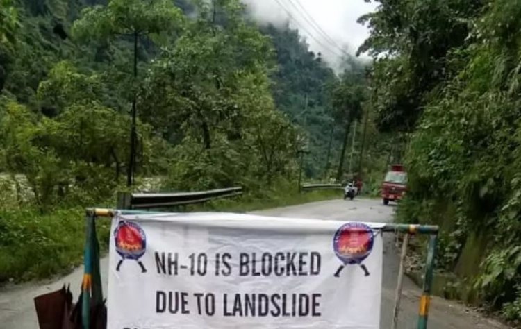 Landslide blocks NH-10, cuts off Sikkim from Bengal