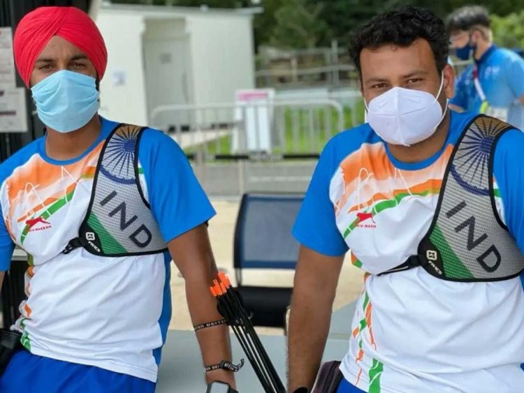 Singh, Chikara keep Indian medal hopes alive, make last-16