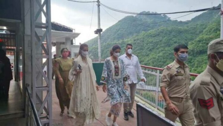 Shilpa Shetty undertakes pilgrimage to Mata Vaishnodevi shrine