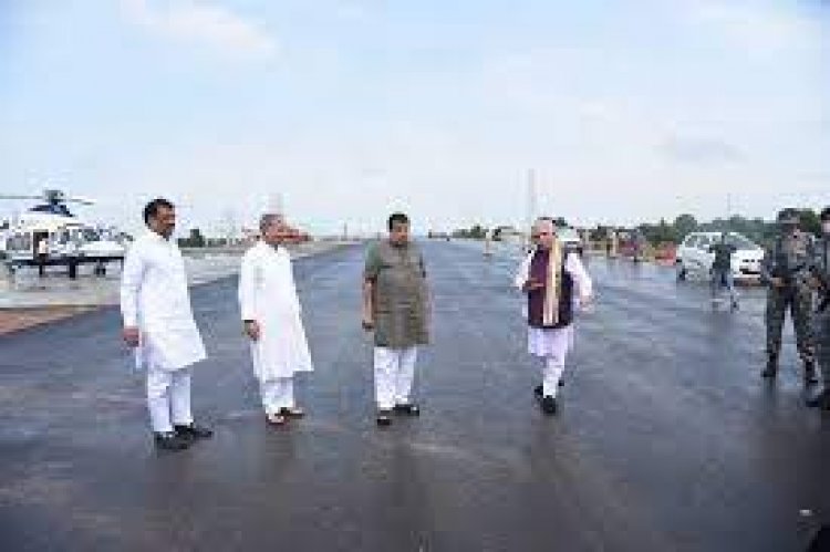 Gadkari reviews progress of Delhi-Mumbai Expressway
