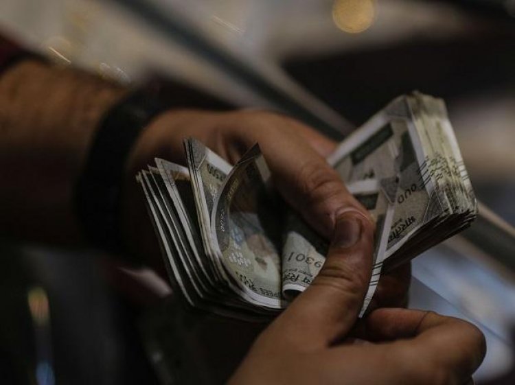Rupee falls 13 paise to 73.77 against US dollar in early trade
