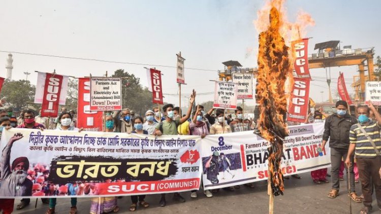 Bharat Bandh: Left activists block roads, rail in Bengal