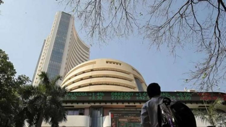 Sensex drops over 100 pts in early trade; IT stocks drag