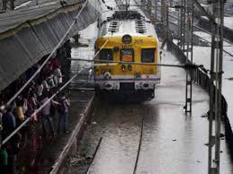 Heavy rains in Mumbai; train services unaffected