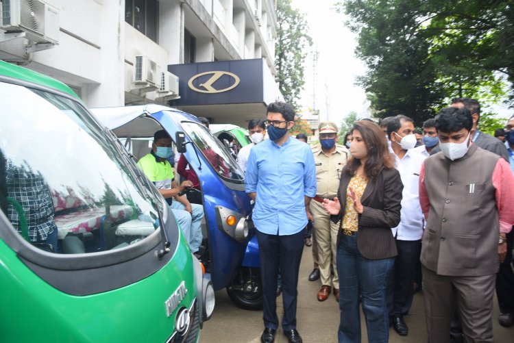 Aditya Thackeray, Minister of Environment and Tourism, visits leading  Electric Vehicle manufacturer Kinetic Green