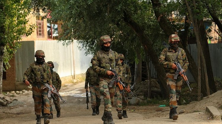LeT commander Khandey trapped in Pampore encounter