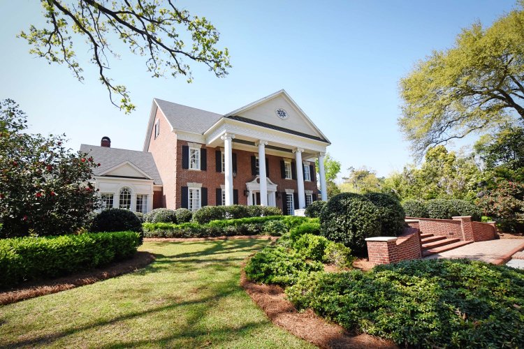 Traditional Southern Estate with Entertainment Spaces in Dothan, Alabama to Auction No Reserve via Concierge Auctions