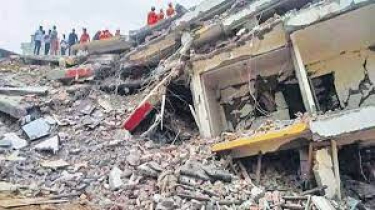 Building collapses in south Delhi