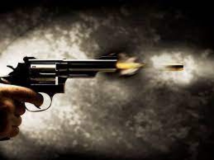 UP: Youth shoots self in front of girlfriend's house