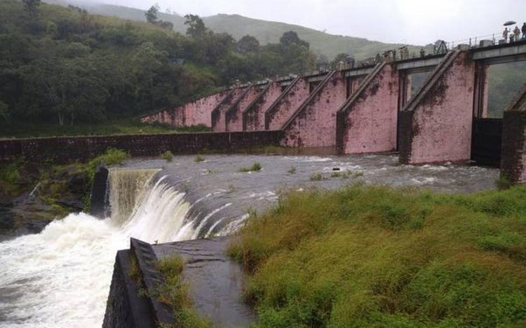 Mullaperiyar dam shutters raised further