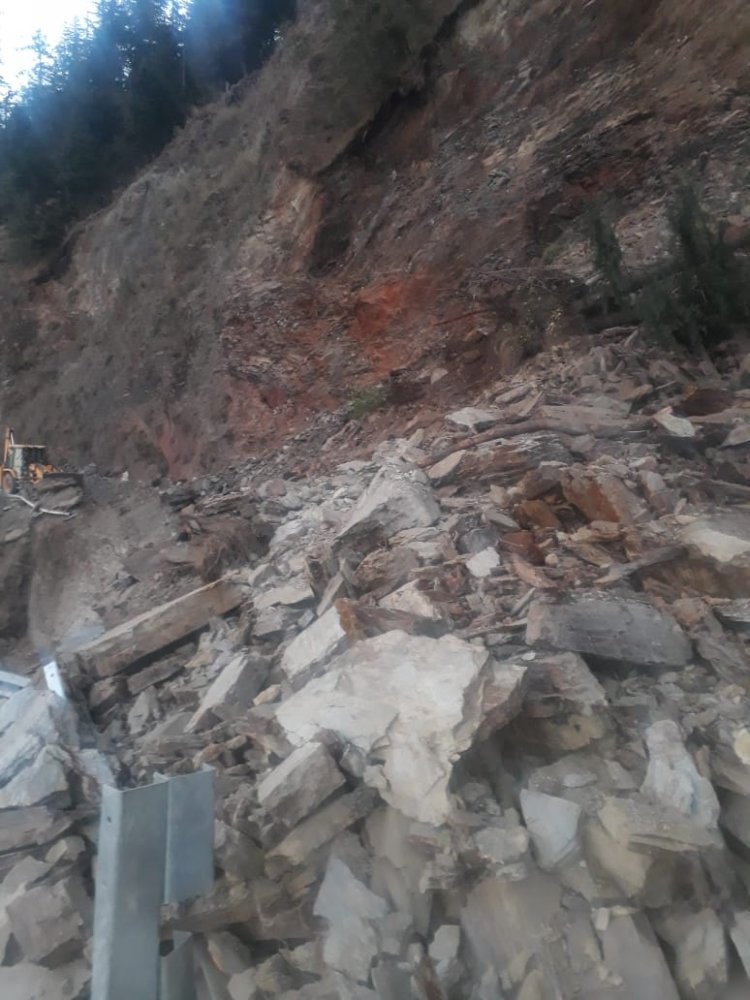 Landslide blocks NH 5 in Shimla