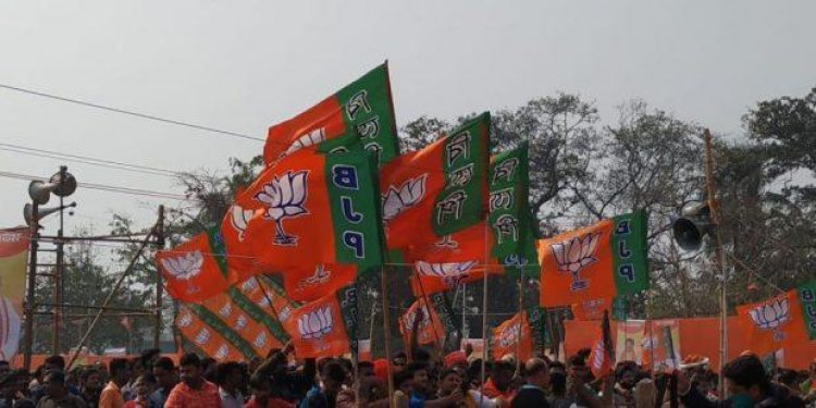 BJP supporters hurl eggs at Odisha CM's convoy